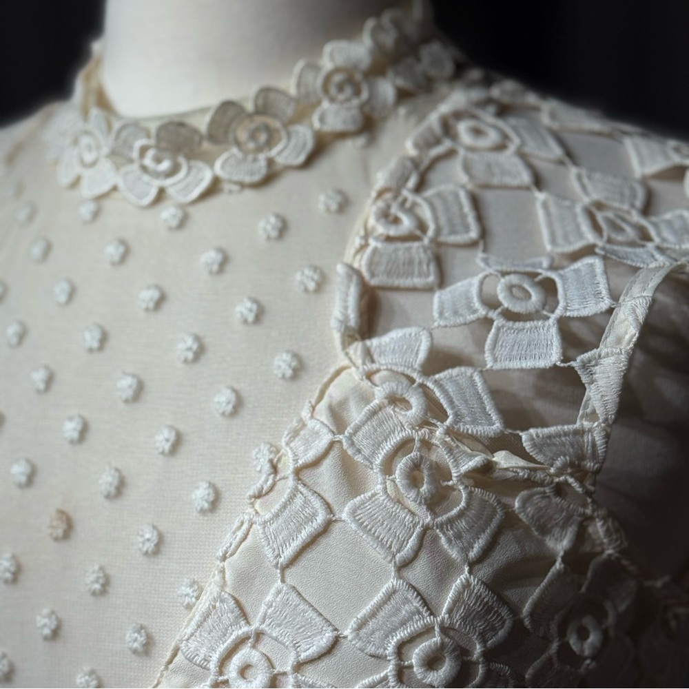 Romeo & Juliet Couture Cream Lace Mini Dress - Picture 11 of 12